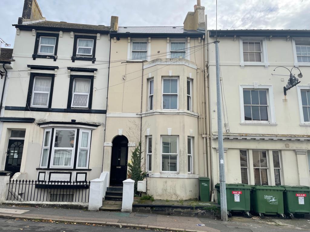 Lot: 132 - GROUND FLOOR ONE-BEDROOM FLAT -